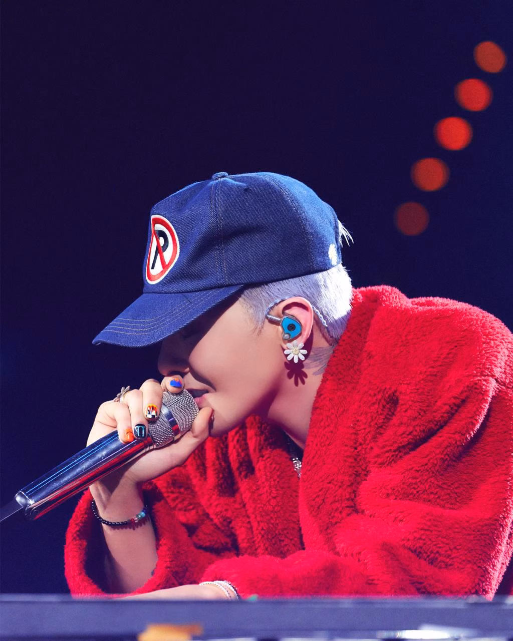 G-Dragon khiến fan phát sốt với nhan sắc đỉnh cao và màn trình diễn ấn tượng tại Malaysia G-Dragon là kẻ phá hoại- Ảnh 1.