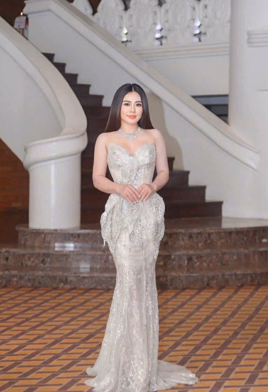 Kể từ khi đăng quang, Phan Kim Oanh ngày càng "thăng hạng" về nhan sắc