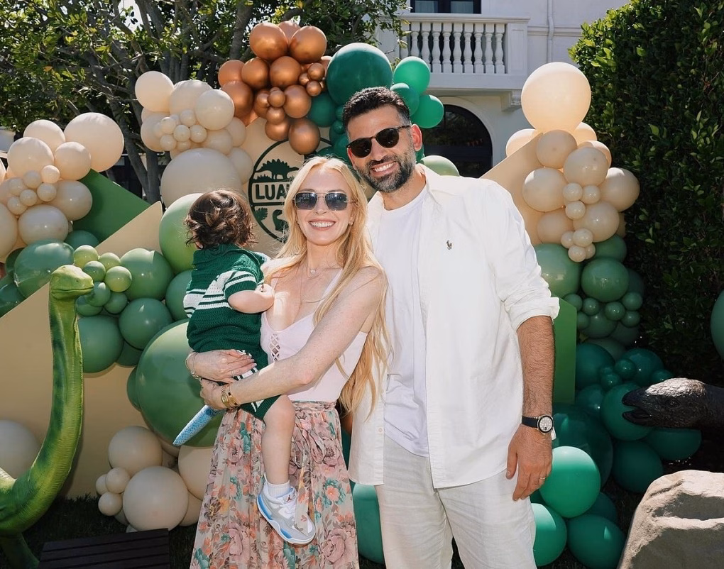 Lindsay Lohan xuất hiện gây sốc với visual khác lạ sau 2 năm vắng bóng Tuy nhiên cuộc sống hạnh phúc cũng đóng vai trò lớn giúp cô trông tích cực, tươi tắn hơn hẳn
