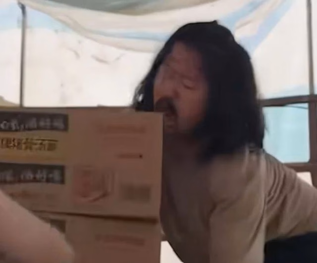 Người đàn ông bại liệt nhặt ve chai chi hàng tỷ đồng làm một việc khiến ai nấy nể phục - Ảnh 2
