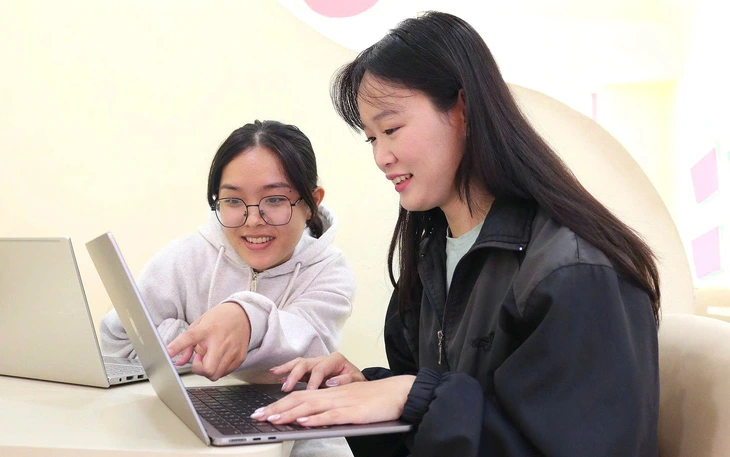 Điểm sàn nhiều trường đại học lớn ở TP.HCM thấp bất ngờ, có ngành giảm 7 điểm - Ảnh 5.