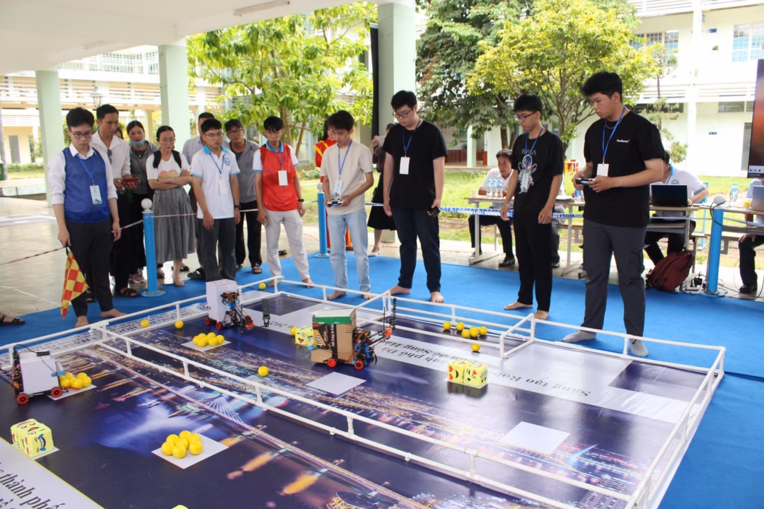 Học sinh các trường THPT TP Đà Nẵng tham gia cuộc thi Sáng tạo Robotics Cuộc thi Sáng tạo Robotics