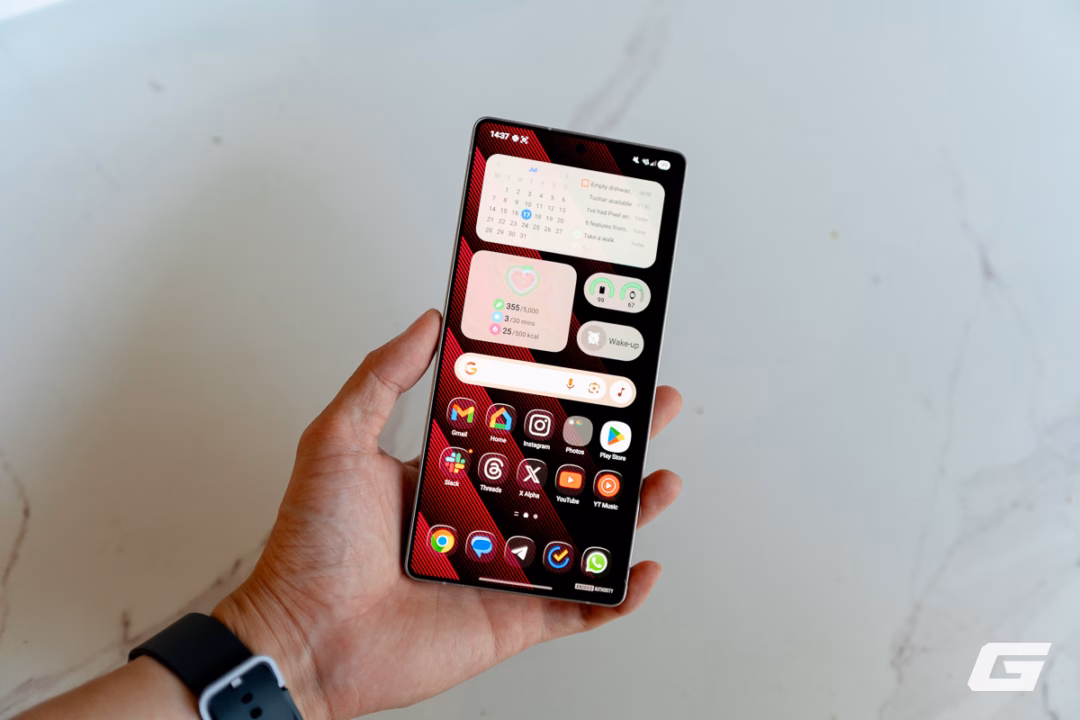 Hiệu ứng này áp dụng được với nhiều ứng dụng hơn là các icon pack thông thường. Đẹp nhất vẫn là bộ ứng dụng gốc của Samsung và 1 số cái tên phổ biến, còn các ứng dụng bên thứ 3 thường vẫn còn màu, chưa giống hoàn toàn so với của iOS 26.