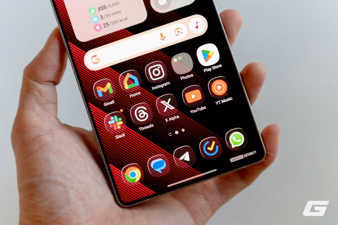 Một số ứng dụng vẫn găp lỗi chưa trong suốt được, ví dụ như Google Play Store.