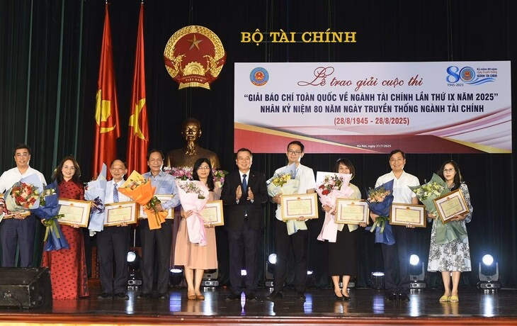 Tuổi Trẻ giành giải B và bằng khen từ Bộ Tài chính Báo Tuổi Trẻ nhận bằng khen và giành giải B của Bộ Tài chính - Ảnh 2.