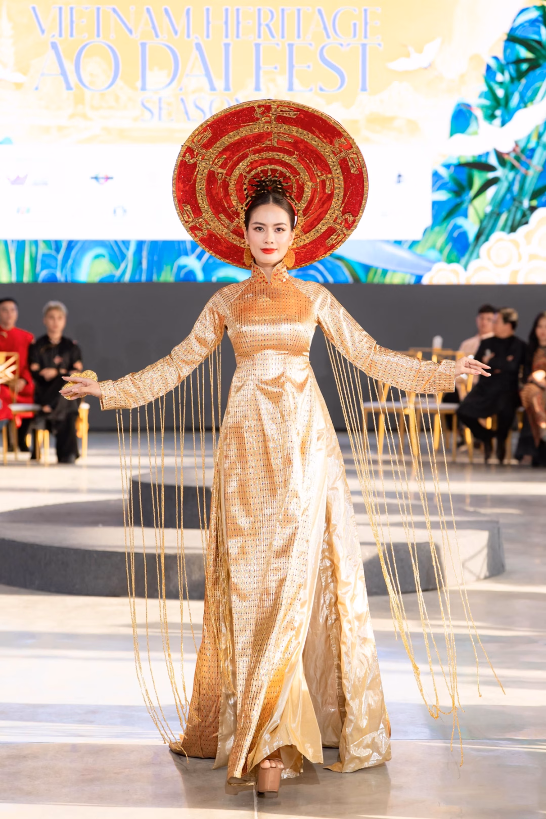 Áo dài giữa lòng di sản
