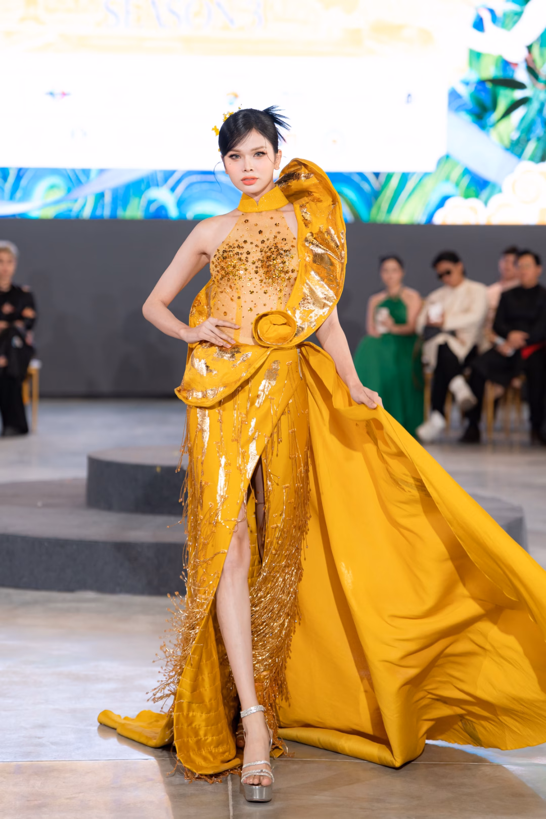 Áo dài giữa lòng di sản