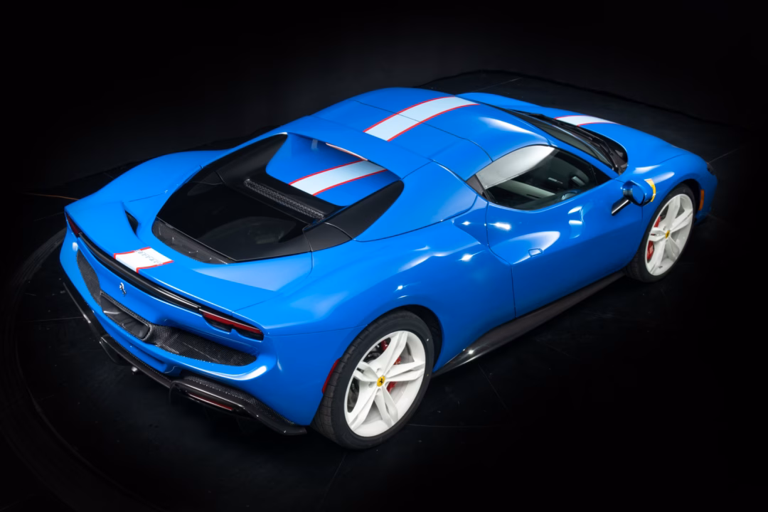 Lấy cảm hứng từ mẫu xe biểu tượng này, Ferrari đã cho ra mắt bộ sưu tập 296 GTS Assetto Fiorano với 2 tông màu Azzurro La Plata và Azzurro Dino tại chặng đua F1 tại Miami mùa giải 2024, đánh dấu 70 năm thương hiệu này có mặt tại Mỹ.