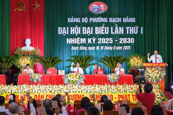 Hà Nội: Phát động mô hình Tổ tuyên truyền hỗ trợ dịch vụ công trực tuyến 150 đại biểu chính thức tham dự Đại hội đại biểu Đảng bộ phường Bạch Đằng lần thứ I, nhiệm kỳ 2025-2030