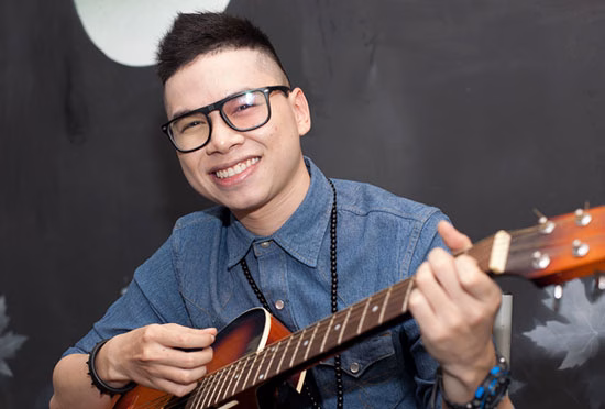Hoàng Tôn tâm sự về quyết định phẫu thuật thẩm mỹ từng gây tranh cãi Nam ca sĩ Việt khổ sở vì thẩm mỹ hỏng: Mặt biến dạng, phải ở ẩn một thời gian- Ảnh 3.