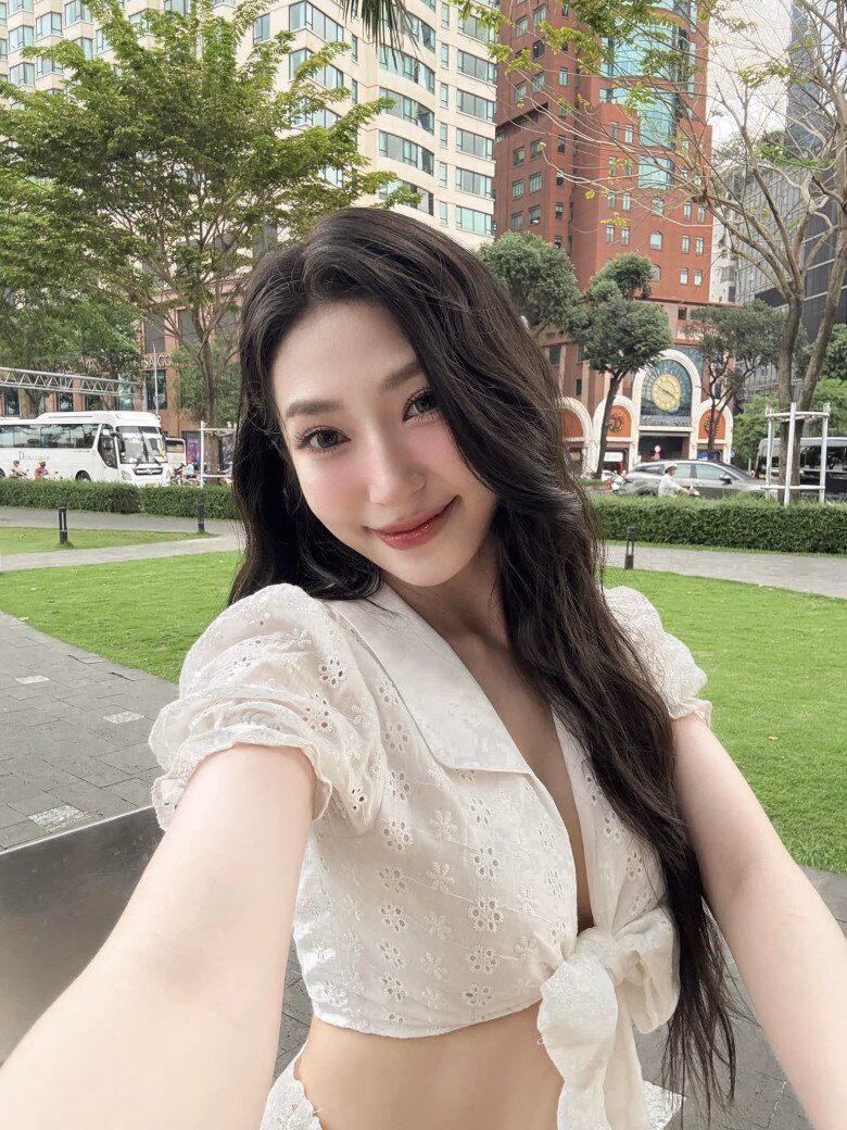 Khổng Tú Quỳnh – Mỹ nhân quyến rũ vượt thời gian với lột xác ấn tượng sau 20 năm Không còn hình ảnh cô bé dâu tây ngày nào, Khổng Tú Quỳnh có màn lột xác ngoạn mục cả về nhan sắc lẫn phong cách thời trang.