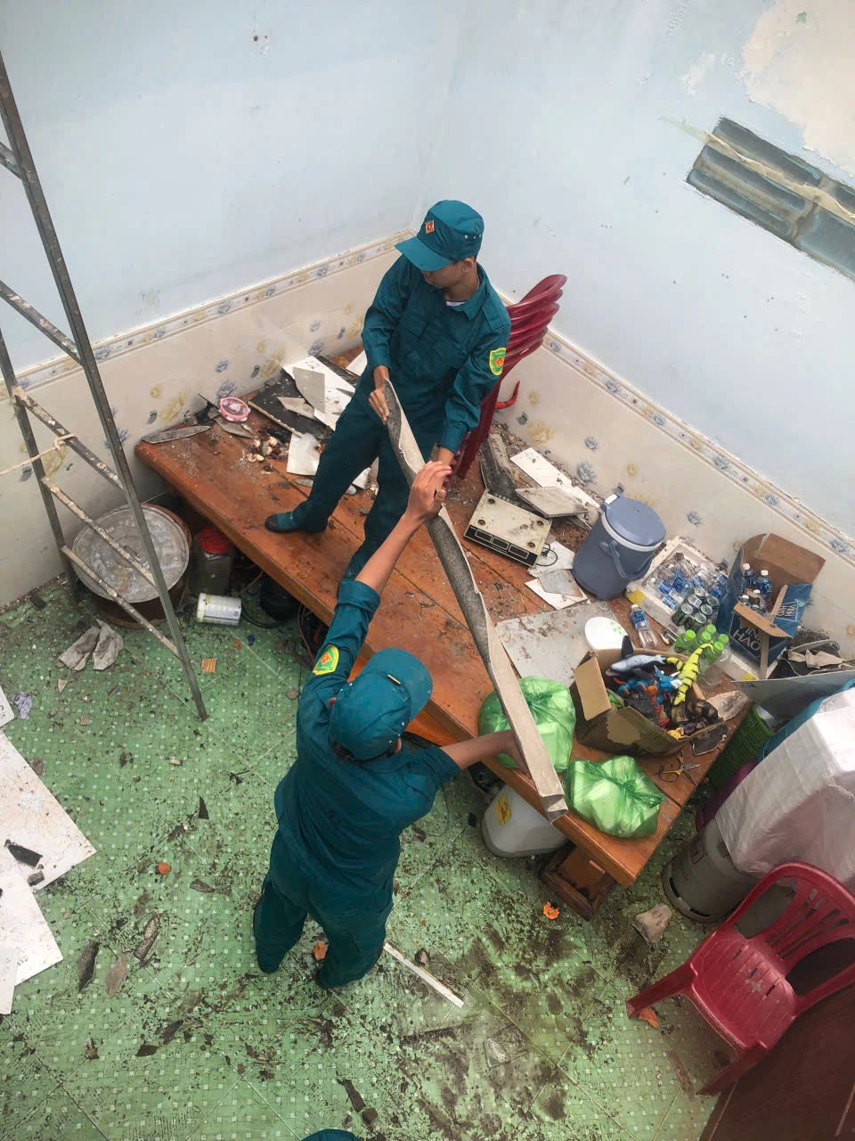 Lốc xoáy phá hủy hàng trăm căn nhà ở Đồng Tháp và An Giang