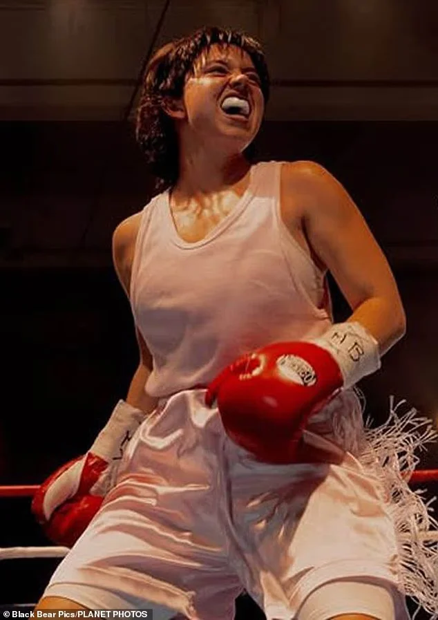 Để chuẩn bị cho bộ phim sắp tới Christy, cô đã kết hợp tập tạ và kickboxing, kết quả là tăng tới bốn cỡ trang phục. (Ảnh: Black Bear Pics)