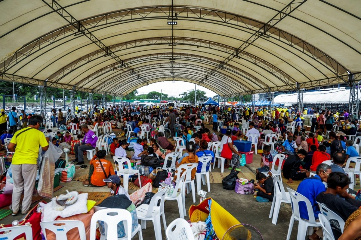 Thái Lan và Campuchia giao tranh nảy lửa qua biên giới Chính quyền Thái Lan cho biết 100.000 người đã được sơ tán khỏi các khu vực xung đột.