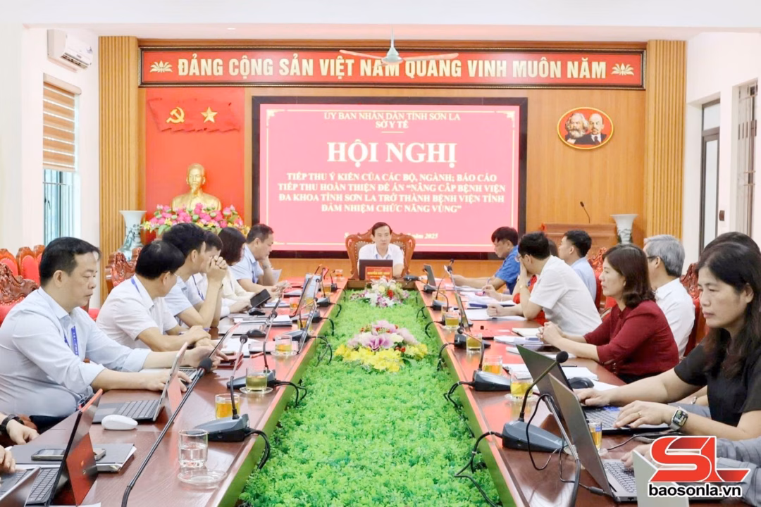Đảng bộ Sở Y tế Hà Nội nâng cao năng lực lãnh đạo, bảo vệ sức khỏe nhân dân Các y bác sĩ Bệnh viện Y dược cổ truyền tỉnh chăm sóc sức khỏe bệnh nhân.