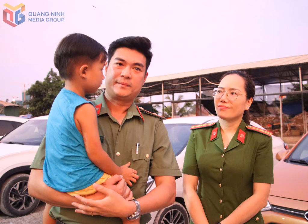 Những chuyến đi không chỉ mang theo những món quà vật chất, mà còn là hành trình lan tỏa yêu thương.