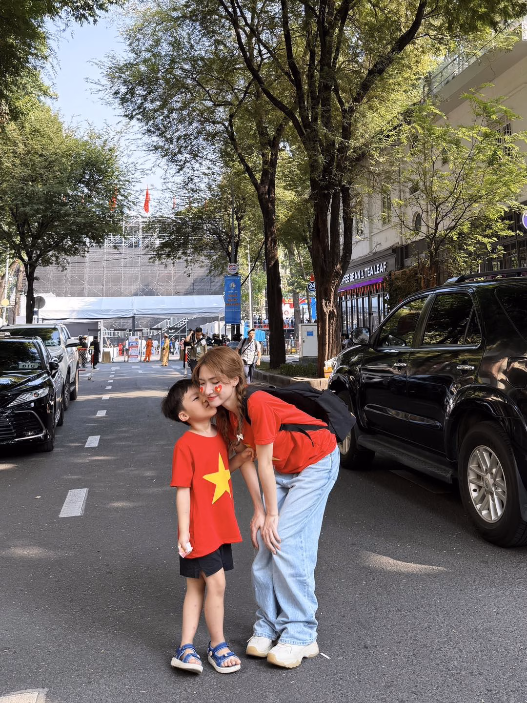Từ mẹ đơn thân đến nữ ca sĩ triệu đô: Sự thành công vượt trội của ngôi sao nhạc Việt Sau khi chia tay bạn trai thiếu gia, Hòa Minzy làm mẹ đơn thân, một mình nuôi con