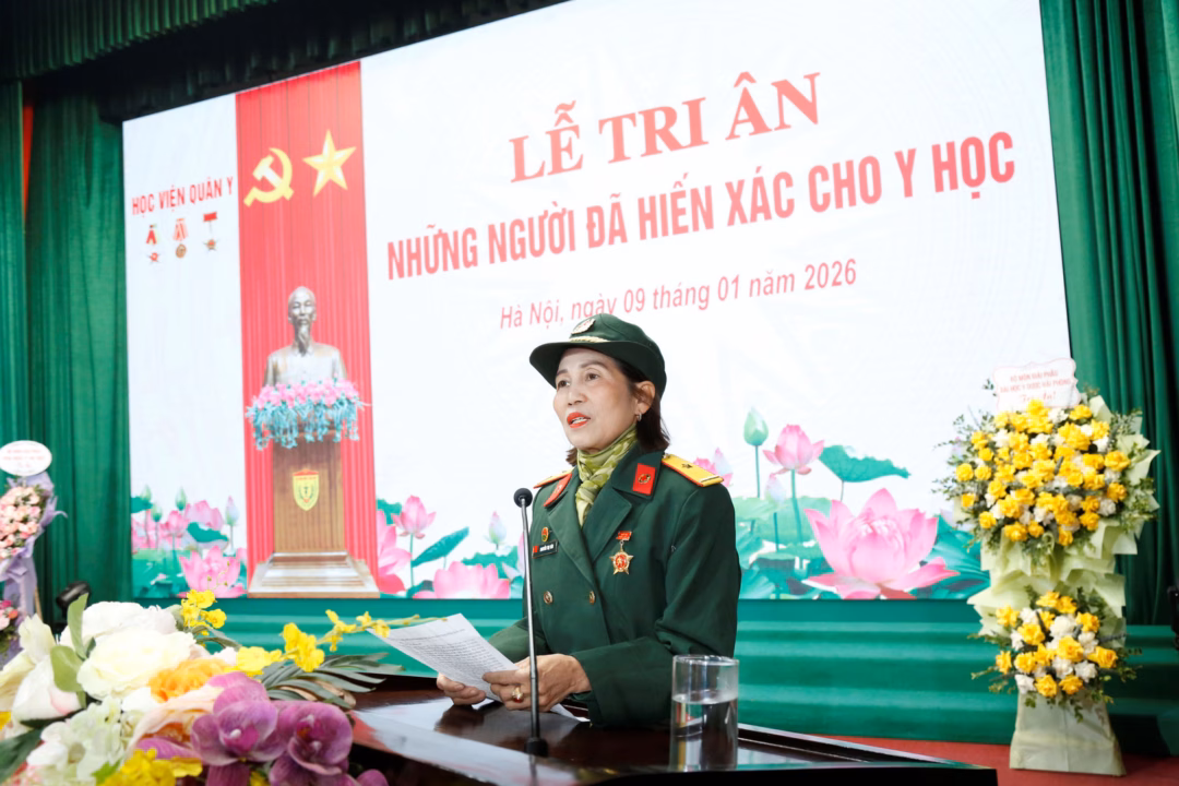 B&agrave; Nguyễn Thị V&acirc;n ph&aacute;t biểu tại lễ tri &acirc;n