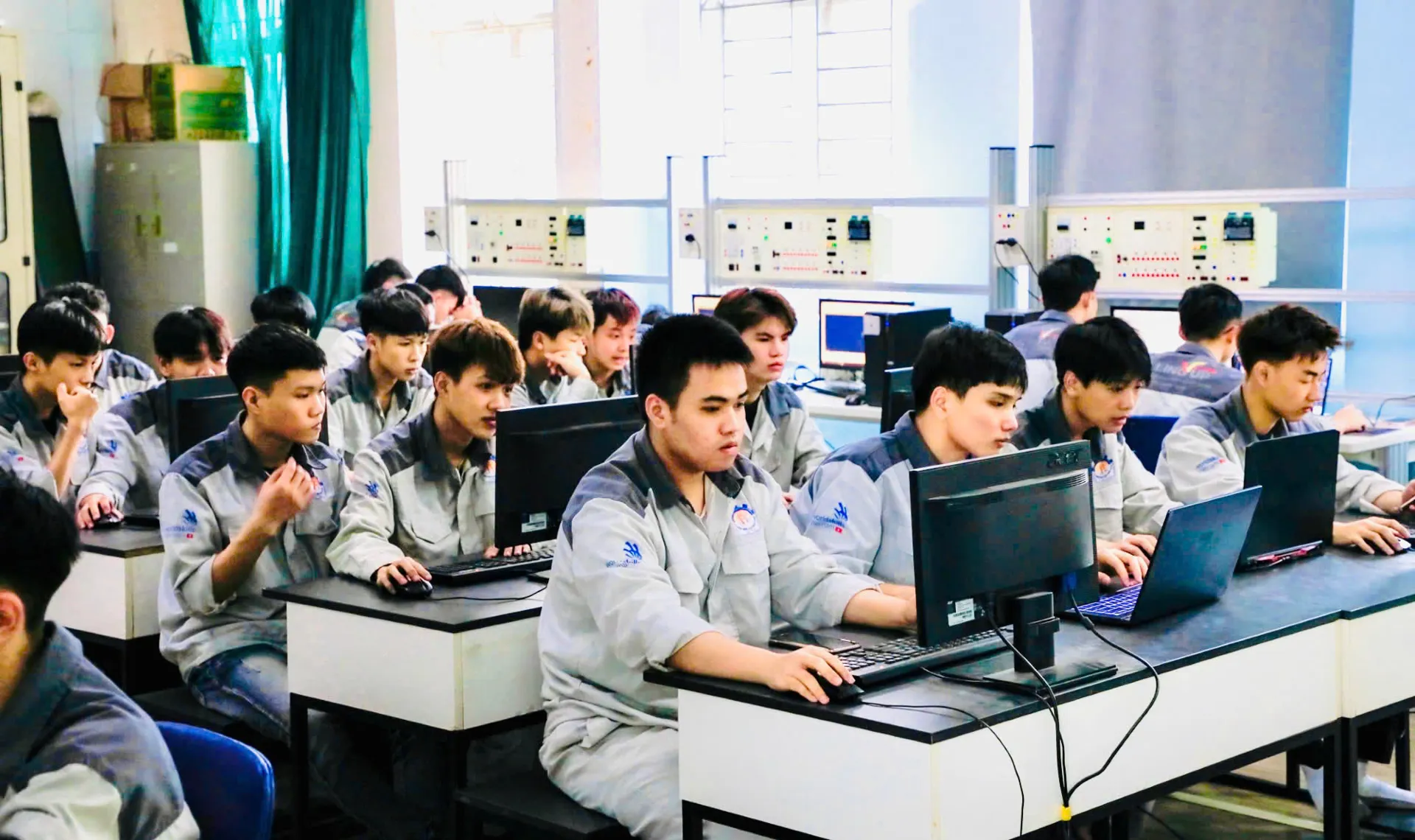 Ba nh&oacute;m kỹ năng số quan trọng cho sinh vi&ecirc;n