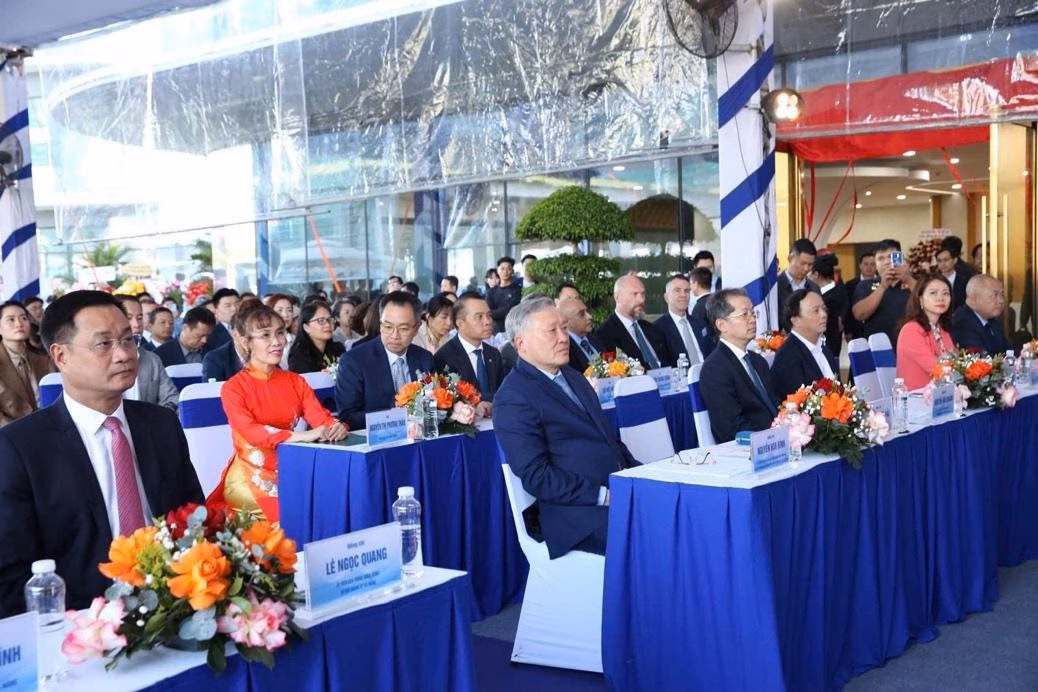 Bảng t&ecirc;n kh&aacute;nh th&agrave;nh VIFC Đ&agrave; Nẵng