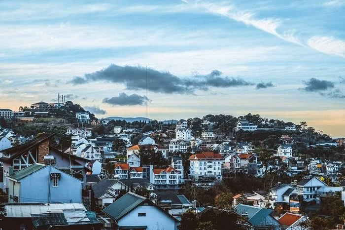 Du kh&aacute;ch thưởng ngoạn cảnh Đ&agrave; Lạt trong dịp Tết Nguy&ecirc;n Đ&aacute;n 2026