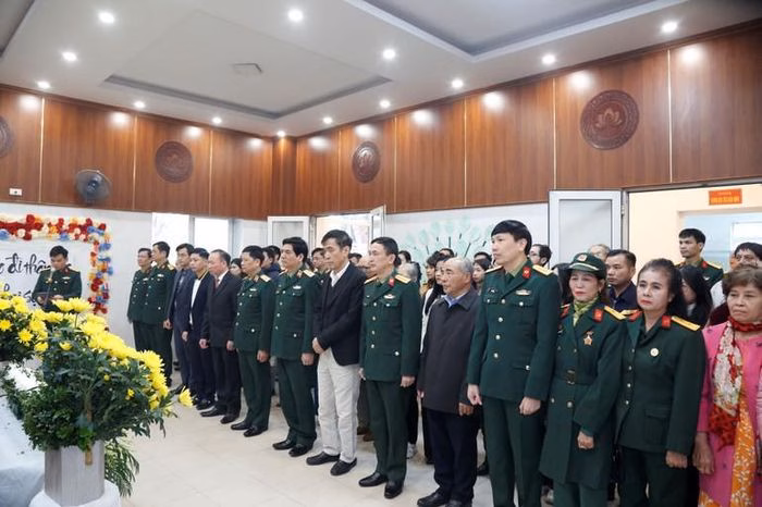 Đại biểu tri &acirc;n người hiến th&acirc;n