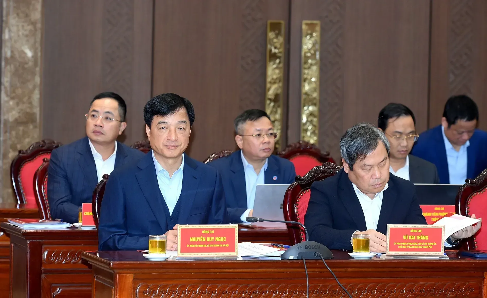 Ủy vi&ecirc;n Ban Thường vụ Th&agrave;nh ủy H&agrave; Nội Nguyễn Duy Ngọc v&agrave; Vũ Đại Thắng