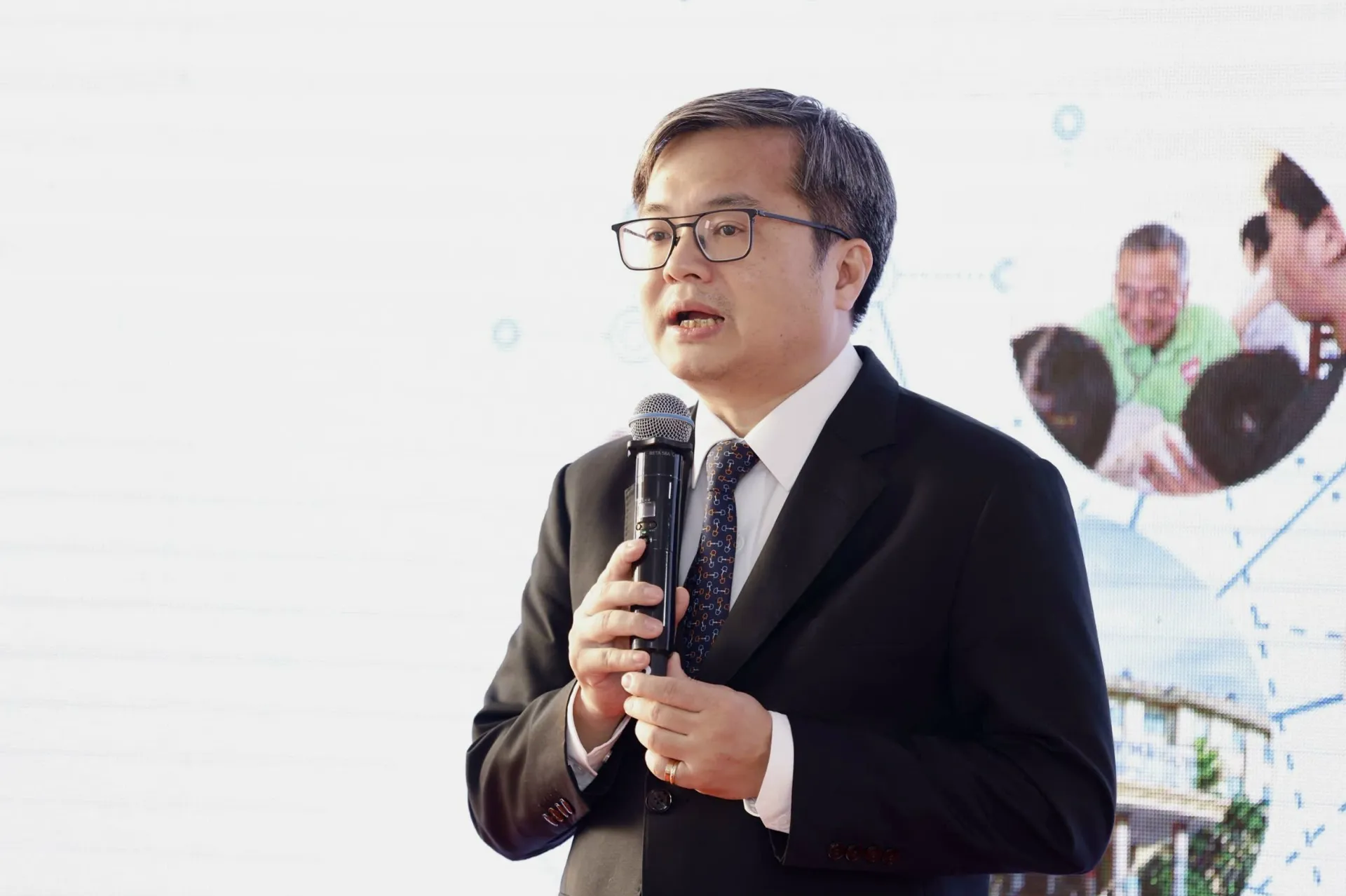 Ph&oacute; Chủ tịch UBND TP H&agrave; Nội ph&aacute;t biểu tại lễ c&ocirc;ng bố