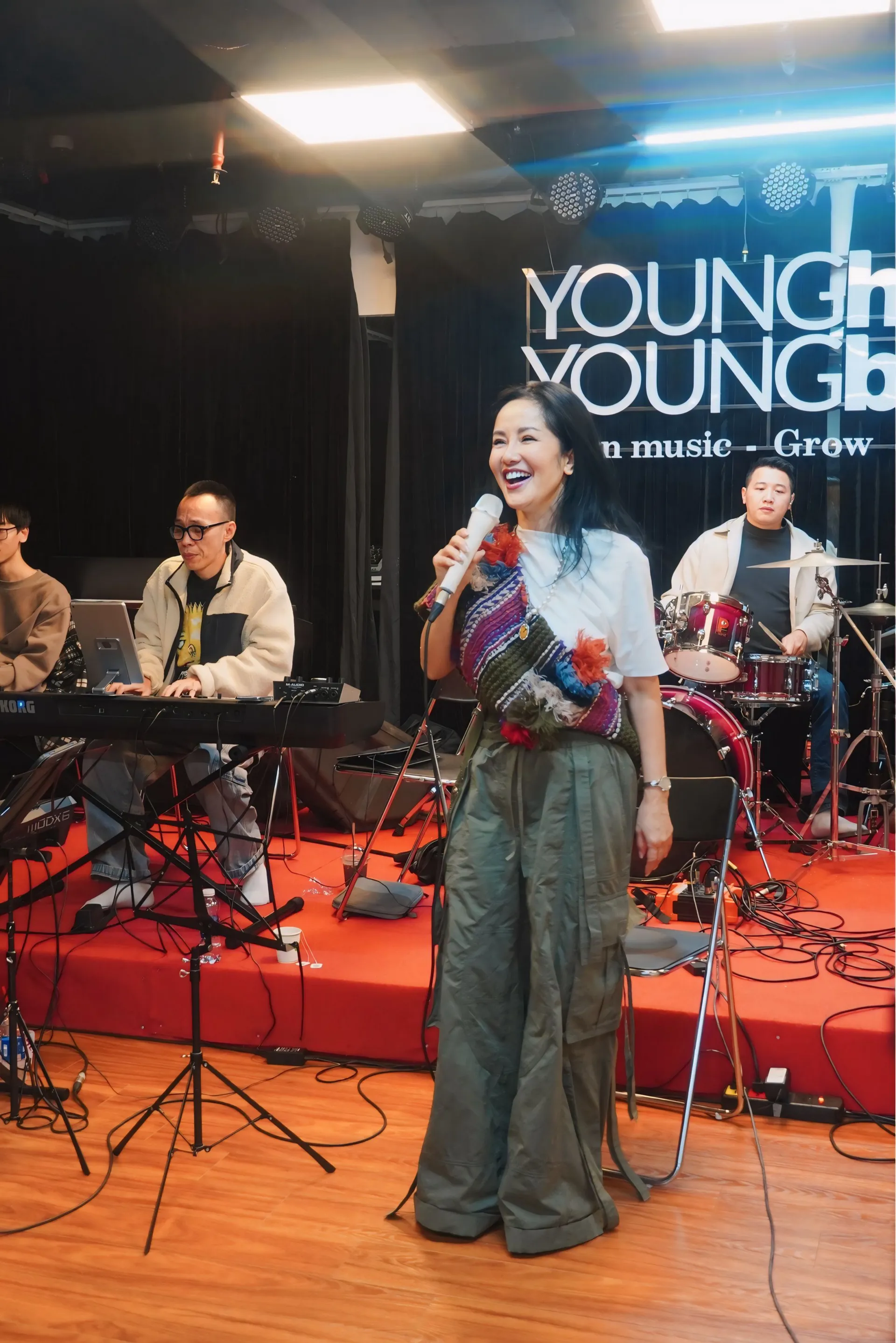 Quang H&agrave; chuẩn bị c&aacute;c bản hit