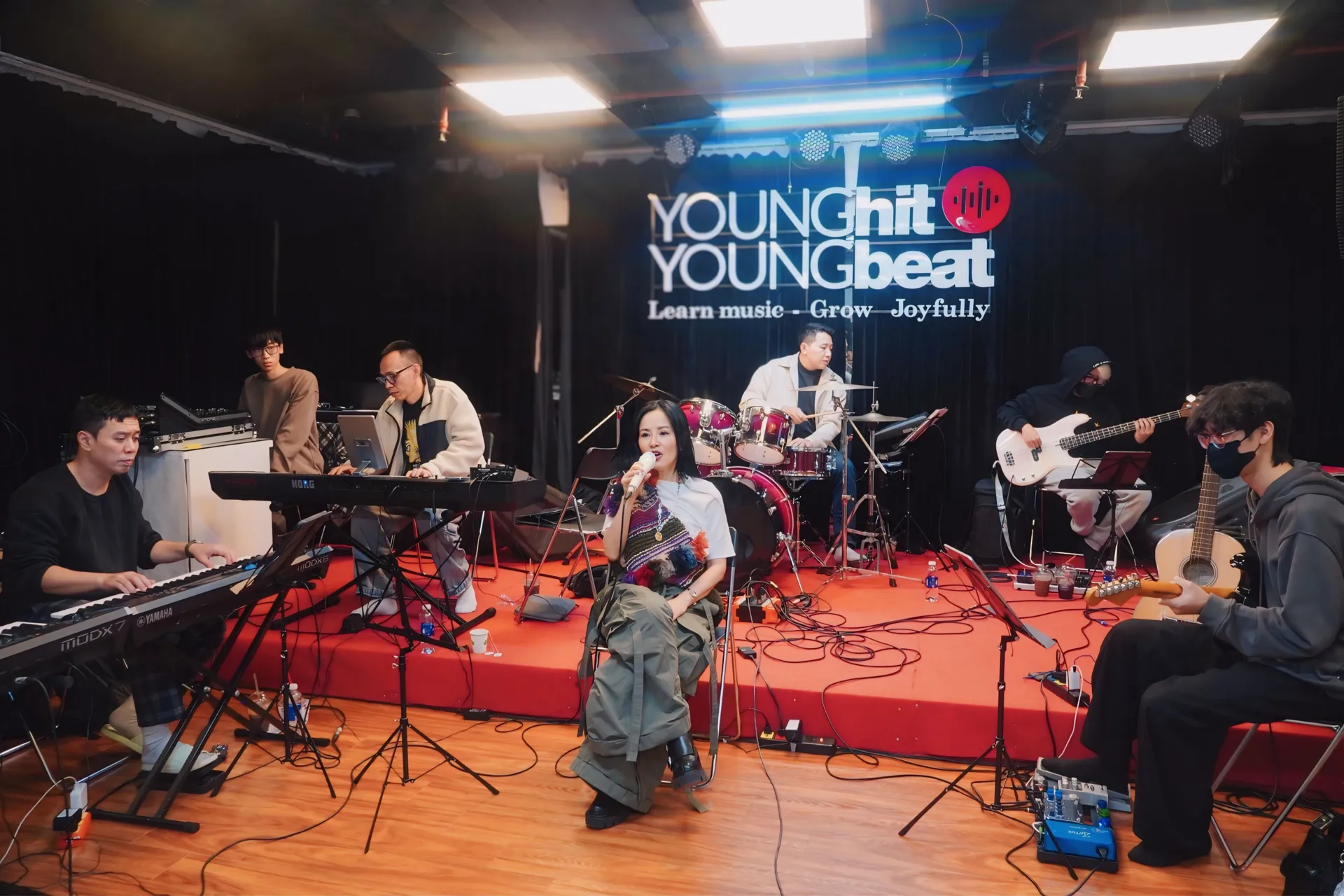 Ban nhạc v&agrave; ca sĩ tr&ecirc;n s&acirc;n khấu