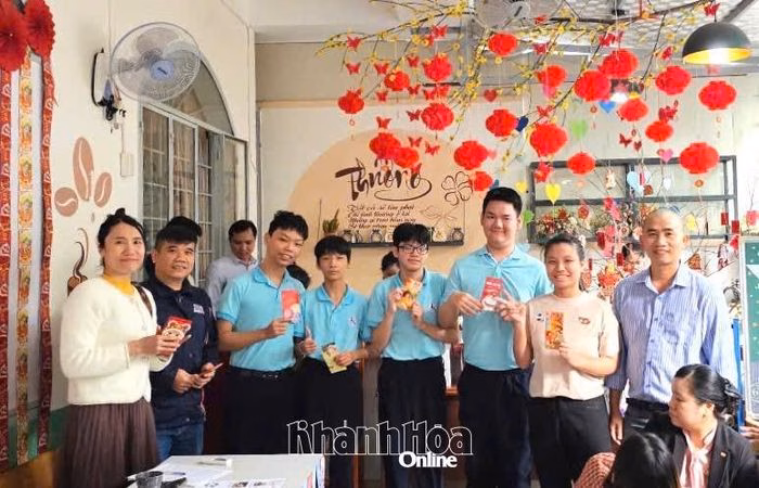 Trao Tặng Quà Cho 15 Học Sinh Khuyết Tật: Nâng Cao Cơ Hội Phát Triển Hình ảnh bài viết