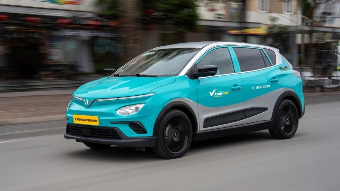 Mẫu taxi Xanh SM Premium Taxi Xanh SM Premium trên đường phố Hà Nội