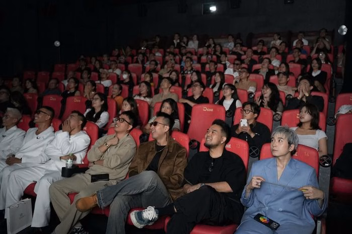 MTV Band v&agrave; Ann trong buổi pre‑listening