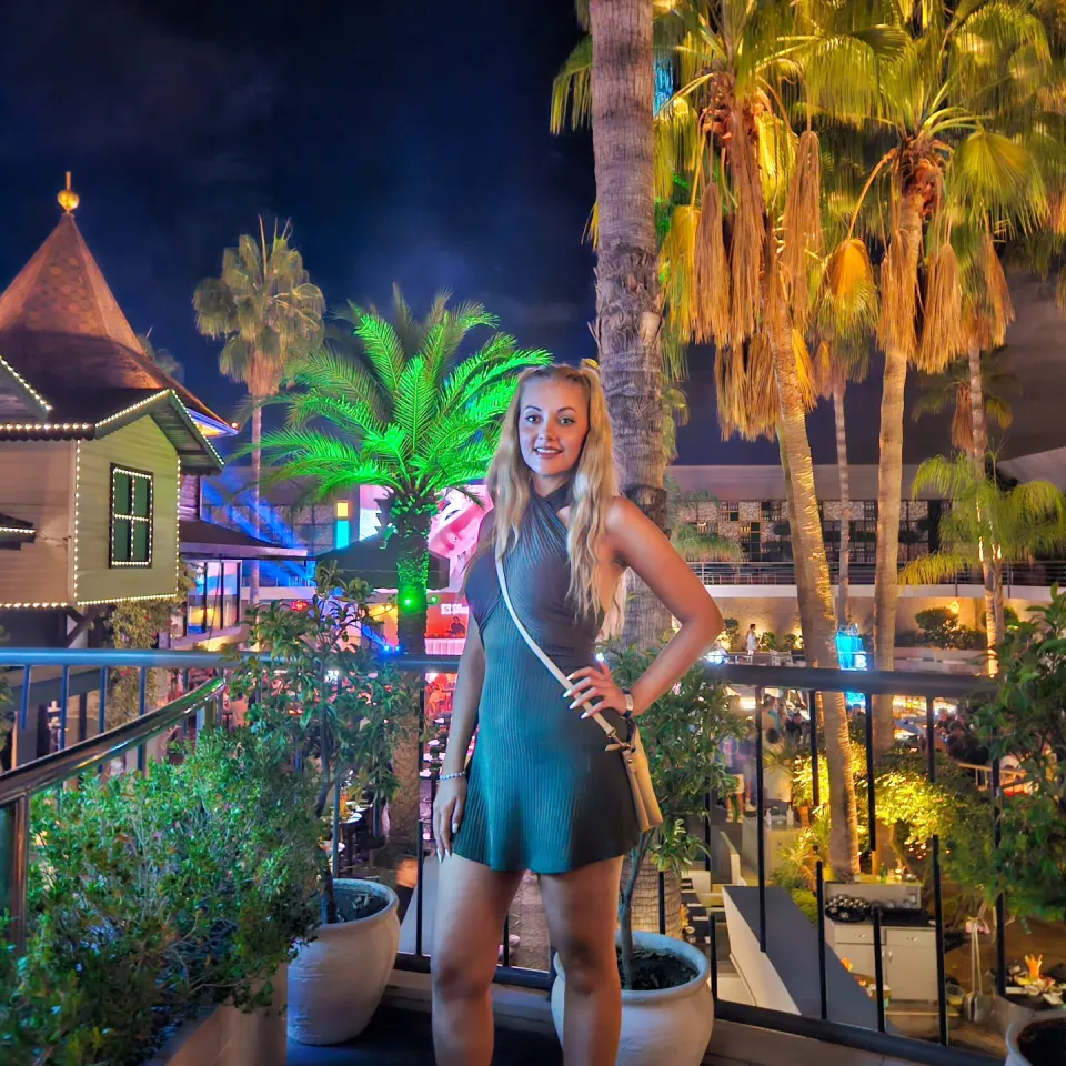 Mỹ nh&acirc;n Milkowski khoe ảnh Năm mới gợi cảm, h&agrave;nh động khiến nhiều người th&aacute;n phục - 9