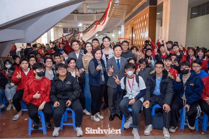 Sinh vi&ecirc;n hiến m&aacute;u tại Đại học B&aacute;ch khoa H&agrave; Nội