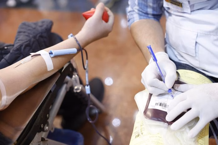 Sinh vi&ecirc;n v&agrave; nh&agrave; b&aacute;o tại ng&agrave;y hội