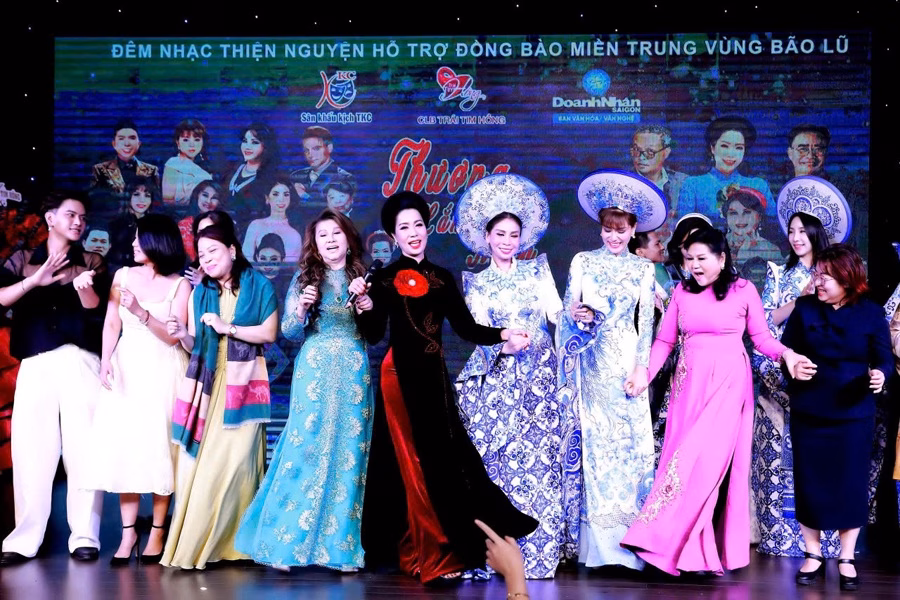 NSND Trịnh Kim Chi tại buổi lễ nhận thạc sĩ 2025