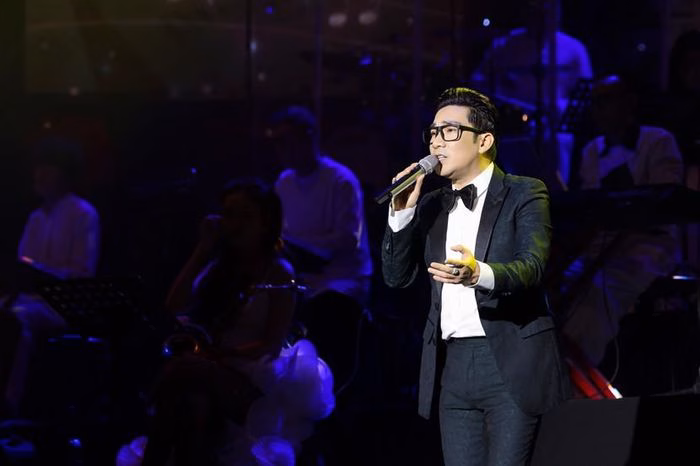 NSND L&ecirc; Khanh dẫn chương tr&igrave;nh