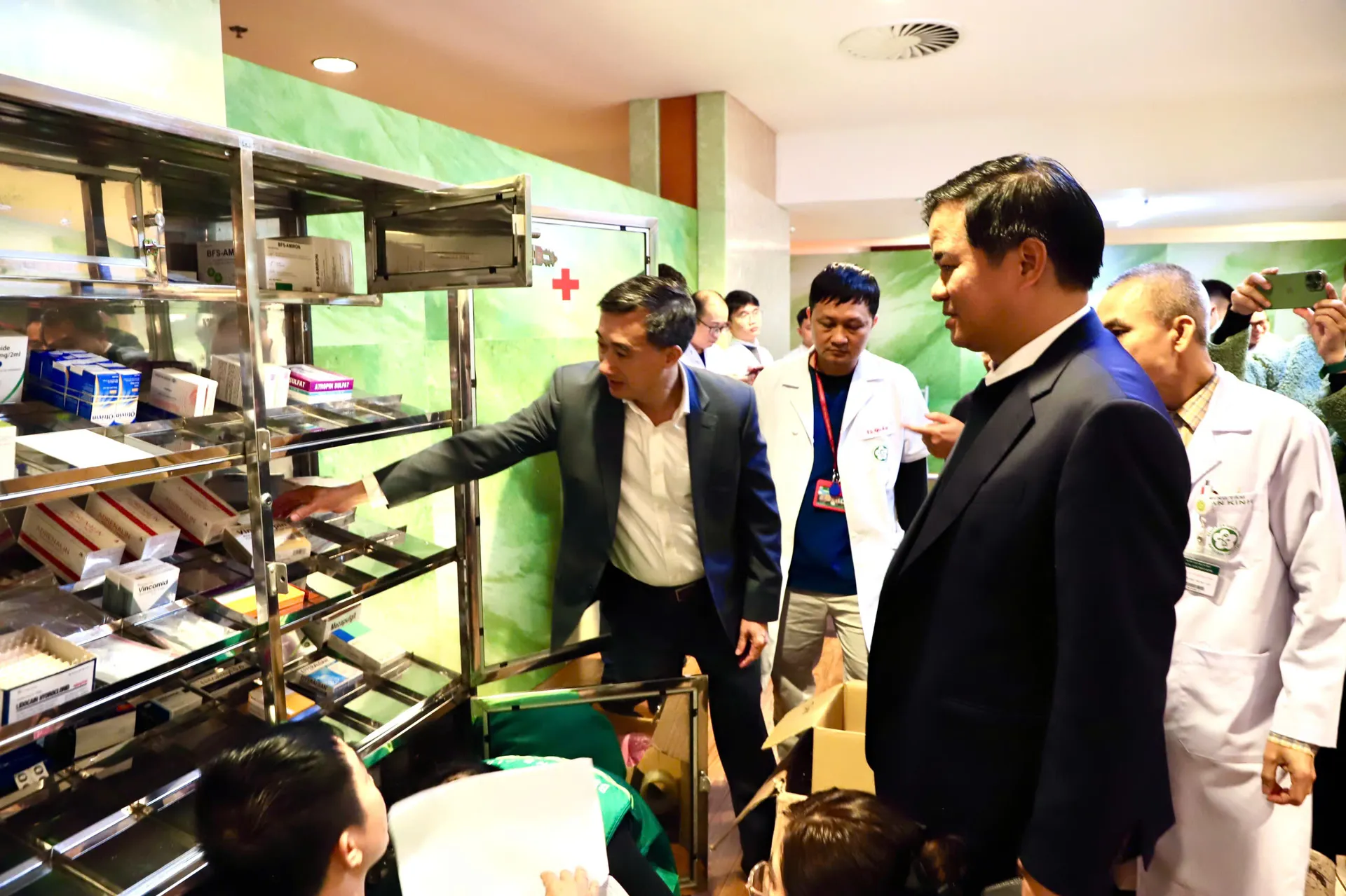 Thứ trưởng Thuấn đề nghị r&agrave; so&aacute;t lại nhiệm vụ y tế