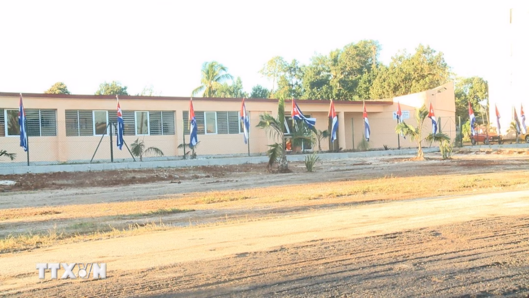 Trường tiểu học M&aacute;rtires de Tarar&aacute; được x&acirc;y dựng do tỉnh Bến Tre t&agrave;i trợ