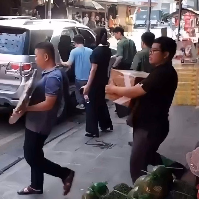 Công an khám xét nhà riêng của Lê Việt Hùng Công an khám xét nhà riêng của Lê Việt Hùng