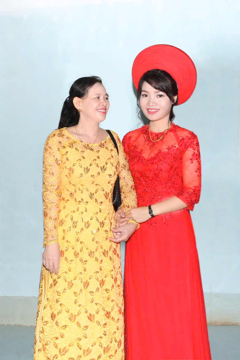Mẹ chồng chăm sóc con dâu