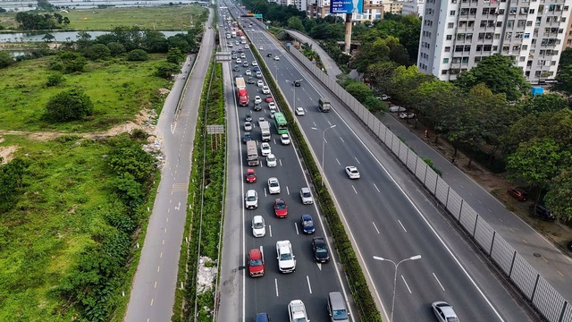 Dòng người trở về sau lễ Cảnh tượng ùn tắc điển hình dịp lễ