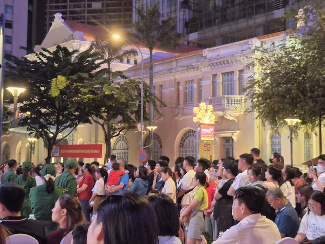 Các khách mời tham gia buổi giao lưu Bùi Thạc Chuyên bật mí về kết mới của Địa đạo: Mặt trời trong bóng tối