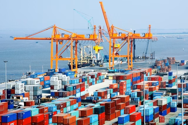 Cảng biển lớn nhất Việt Nam Cảng biển lớn nhất Việt Nam hiện nay thể hiện sự phát triển kinh tế vượt bậc của đất nước.