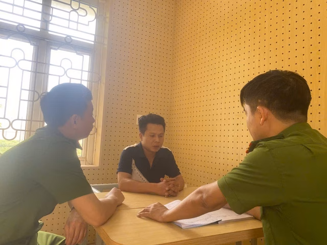 La Văn Tuấn trong quá trình làm việc với cơ quan điều tra Nghi phạm La Văn Tuấn khai báo với công an