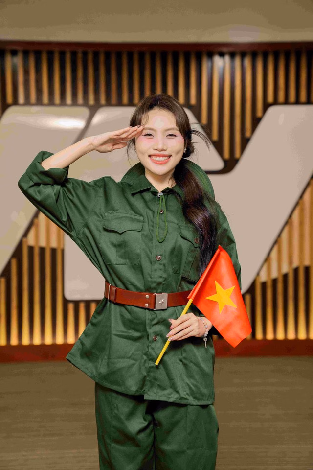 Phương Mỹ Chi nhận giải Gương mặt trẻ triển vọng 2024, khẳng định tài năng và cống hiến Phương Mỹ Chi hát Mùa xuân trên TP HCM gây bão - Ảnh 3.