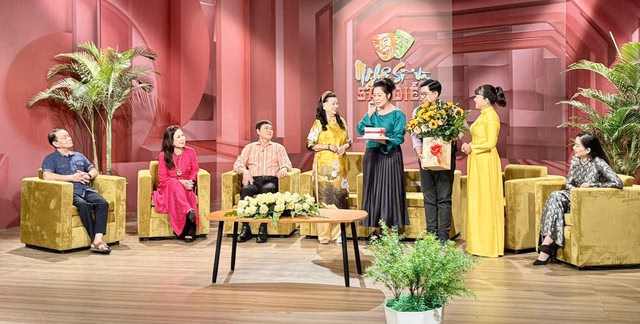 Nghệ sĩ và Sàn Diễn Mừng Sinh Nhật 10 Tuổi Các nghệ sĩ vui mừng kỷ niệm 10 năm chương trình Nghệ sĩ và Sàn Diễn