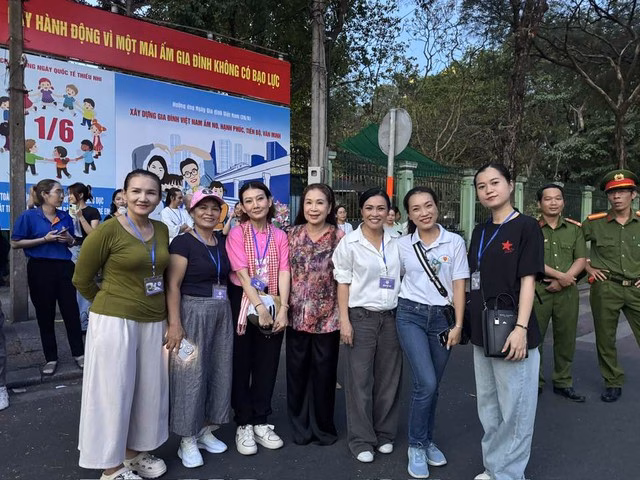 Diễn viên sân khấu kịch nói TP.HCM tại lễ sơ duyệt Các diễn viên sân khấu kịch nói TP HCM tại lễ sơ duyệt diễu binh, diễu hành