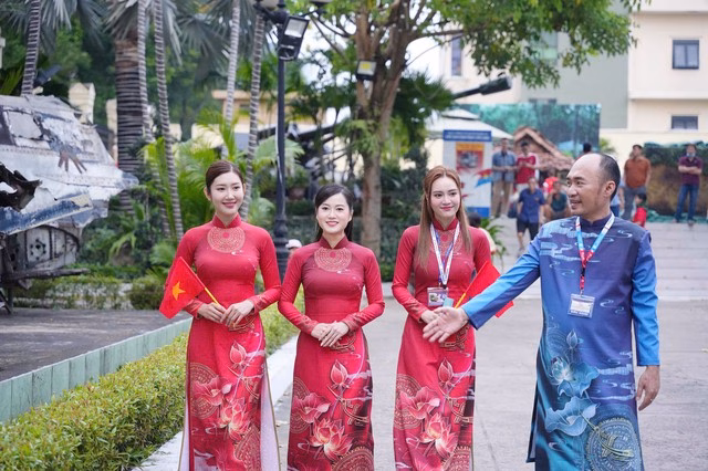 Lan Ngọc, Phương Thanh, Thúy Ngân… hạnh phúc sau diễu hành - Ảnh 8.